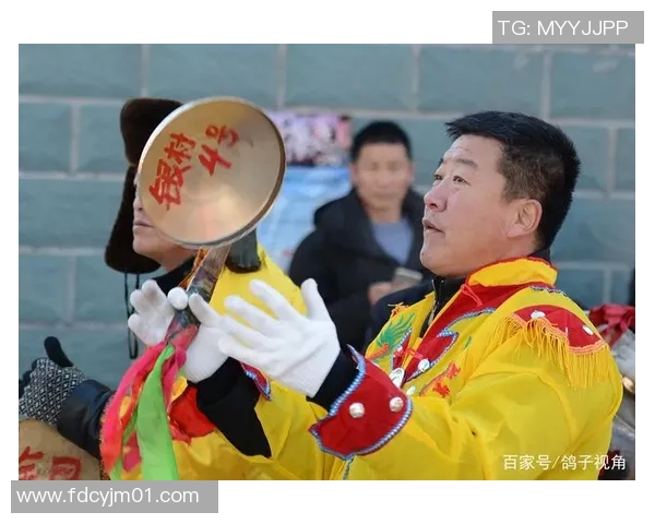 镜头捕捉:球员交易赛场小动作引发热议 镜头捕捉:球员交易赛场小动作引发热议