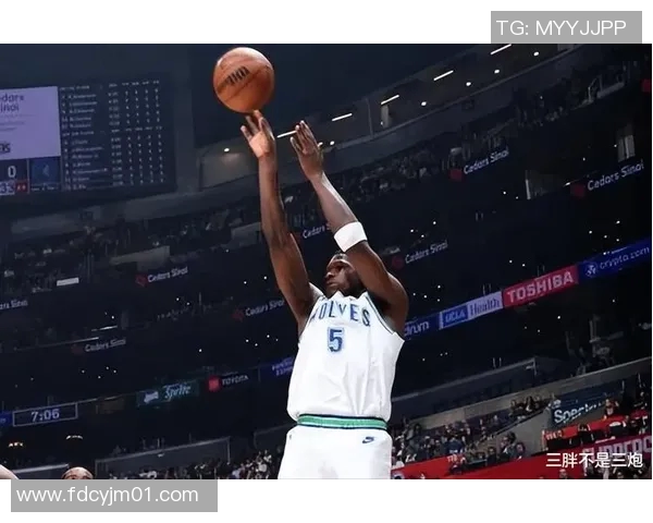 NBA历史赛季三分球命中率最高球员盘点